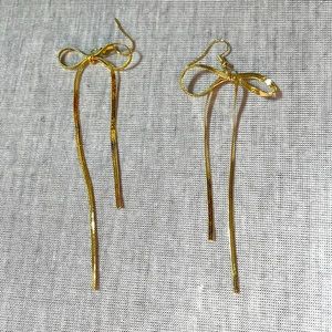 Bow earrings